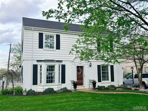 2109 Briargate Ln, Saint Louis, MO 63122