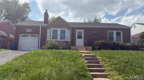 1525 Westmont Pl, Saint Louis, MO 63130
