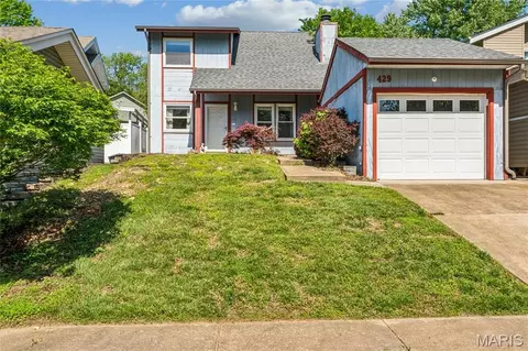 429 Far Hill Dr, Ballwin, MO 63021