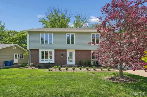 463 Maymont Dr, Ballwin, MO 63011