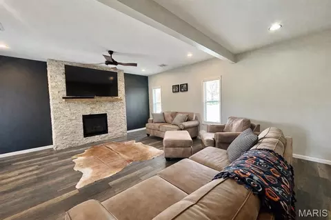 Living - 310 E Texas Ave, Sandoval, IL 62882 photo 1 of 1