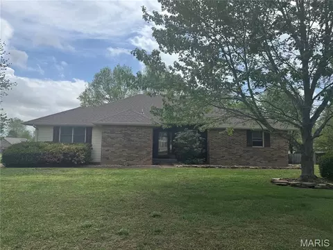 324 Lantern Ln, Lebanon, MO 65536