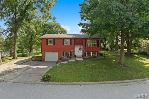 5803 Piasa Trl, Godfrey, IL 62035