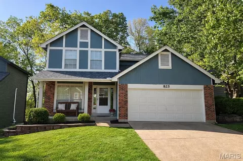 825 Ginger Wood Ct, Ballwin, MO 63021