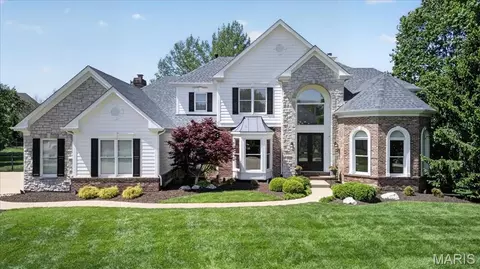 18009 Tara Woods Ct, Chesterfield, MO 63005