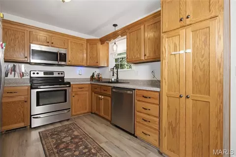 Kitchen - 24441 Trolley Ln, Saint Robert, MO 65584 photo 2 of 3