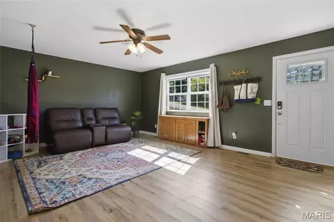 Living - 24441 Trolley Ln, Saint Robert, MO 65584 photo 2 of 2