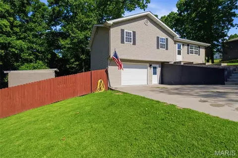 Exterior - 24441 Trolley Ln, Saint Robert, MO 65584 photo 2 of 4