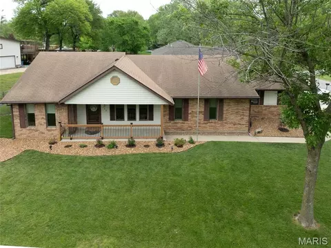 708 Riviera Cir, Edwardsville, IL 62025