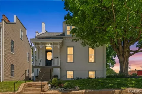 626 Adams St, Saint Charles, MO 63301