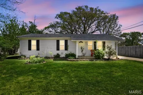 879 Twin Oak Dr, Hillsboro, MO 63050