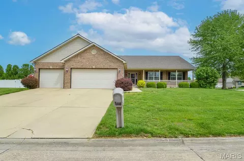 4550 Barleyridge Dr, Smithton, IL 62285
