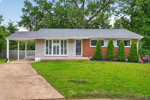 7421 Saleen Ct, University City, MO 63130