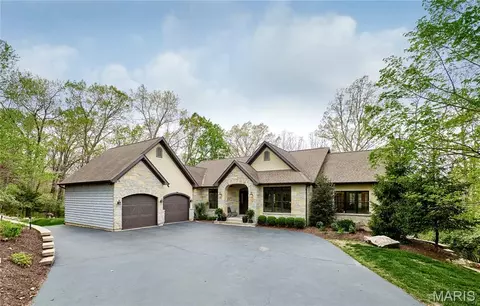 1275 Diamond Valley Dr, High Ridge, MO 63049