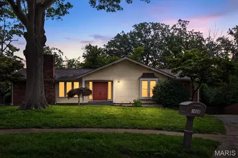 1438 Silverleaf Ln, Saint Louis, MO 63146