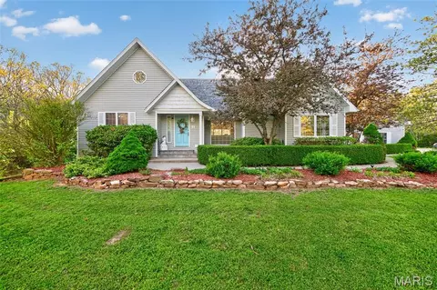 23233 Paradise Dr, Lebanon, MO 65536