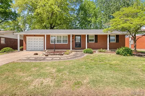 3233 Princeton Dr, Granite City, IL 62040