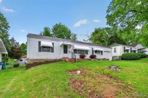 10220 Tappan Dr, Saint Louis, MO 63137