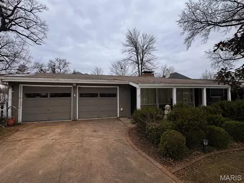 1507 Windridge Dr, Saint Louis, MO 63131