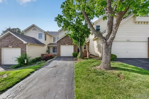 3120 Autumn Trace Dr, Maryland Heights, MO 63043