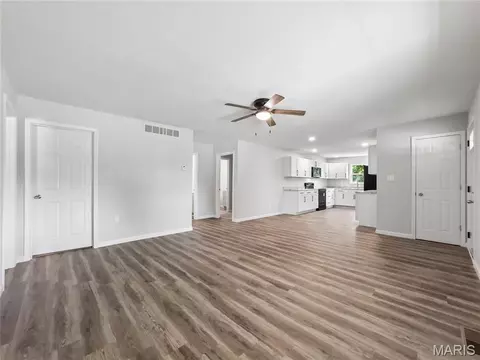 Living - 324 Third St, Camdenton, MO 65020 photo 3 of 4