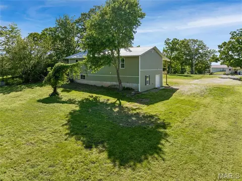 Exterior - 324 Third St, Camdenton, MO 65020 photo 6 of 9