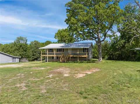 Exterior - 324 Third St, Camdenton, MO 65020 photo 7 of 9