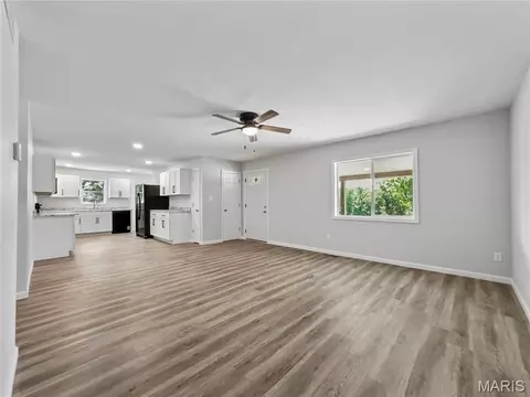 Living - 324 Third St, Camdenton, MO 65020 photo 2 of 4