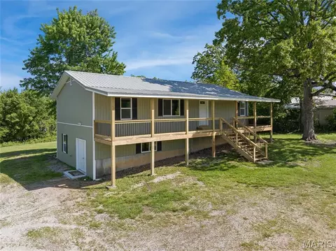 Exterior - 324 Third St, Camdenton, MO 65020 photo 2 of 9