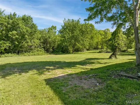 Exterior - 324 Third St, Camdenton, MO 65020 photo 5 of 9