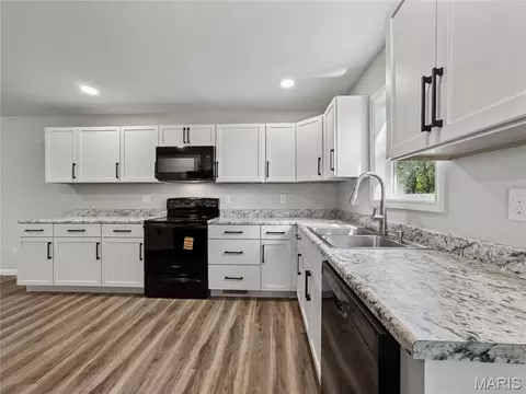 Kitchen - 324 Third St, Camdenton, MO 65020 photo 4 of 6
