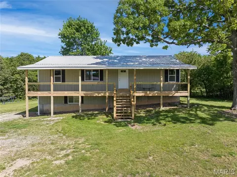 Exterior - 324 Third St, Camdenton, MO 65020 photo 3 of 9