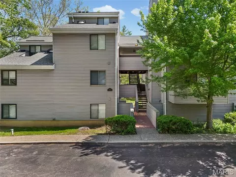 1307 Prospect Village Ln #F, Ballwin, MO 63021