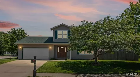935 Natasha Cir, O'fallon, IL 62269