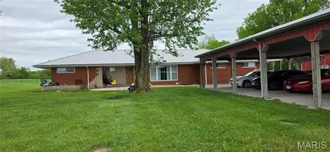 1432 W Pine St, Percy, IL 62272