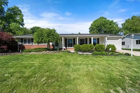 12664 Markaire Dr, Saint Louis, MO 63146