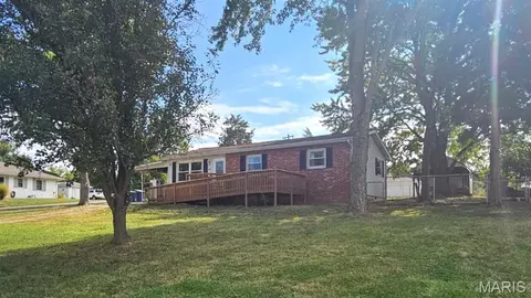 1002 Terrace Dr, Festus, MO 63028
