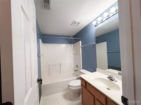 Bath - 16802 Enderbush Ln, Eureka, MO 63025 photo 2 of 2