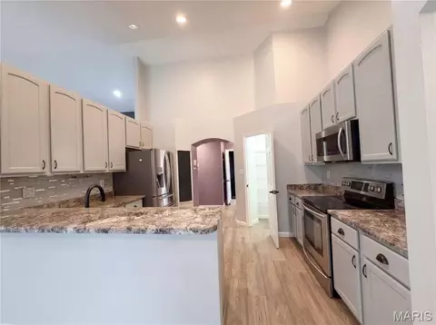 Kitchen - 16802 Enderbush Ln, Eureka, MO 63025 photo 2 of 2