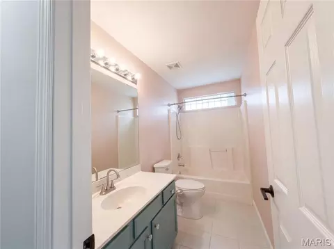 Bath - 16802 Enderbush Ln, Eureka, MO 63025 photo 1 of 2
