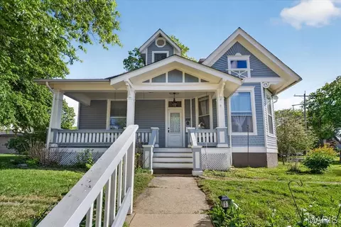 202 E St, Belleville, IL 62220
