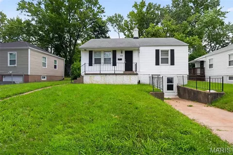 2049 Coleridge Dr, Saint Louis, MO 63136