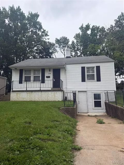 2049 Coleridge Dr, Saint Louis, MO 63136