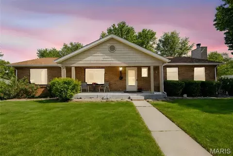 36 Acorn Lake Dr, Shiloh, IL 62221