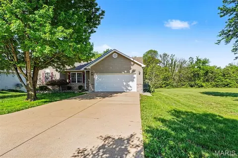 5 Alexandria Ln, Saint Clair, MO 63077