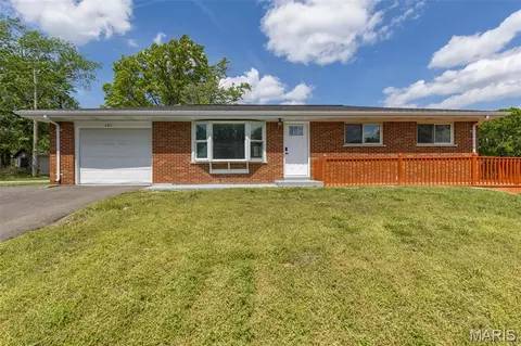 5211 Hunning Rd, High Ridge, MO 63049