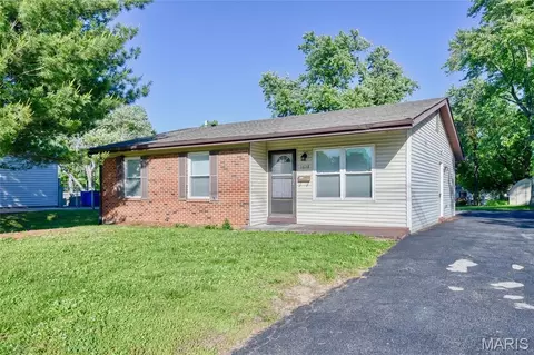 1618 Patterson Rd, Florissant, MO 63031