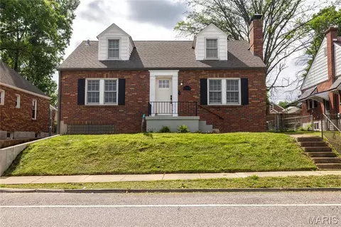 9343 Mackenzie Rd, Affton, MO 63123