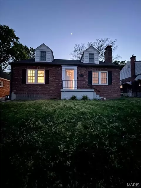 9343 Mackenzie Rd, Affton, MO 63123