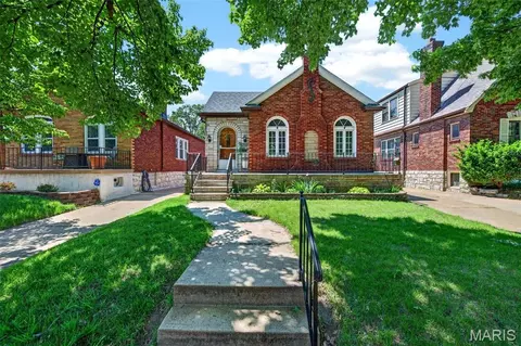 3990 Bowen St, Saint Louis, MO 63116
